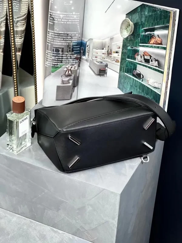 Hvip Bags & Accessories Loewe Puzzle bag in Classic Calfskin black - Image 5