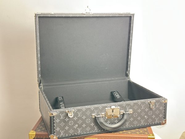 Alzer 60 Monogram Eclipse Canvas - Image 9