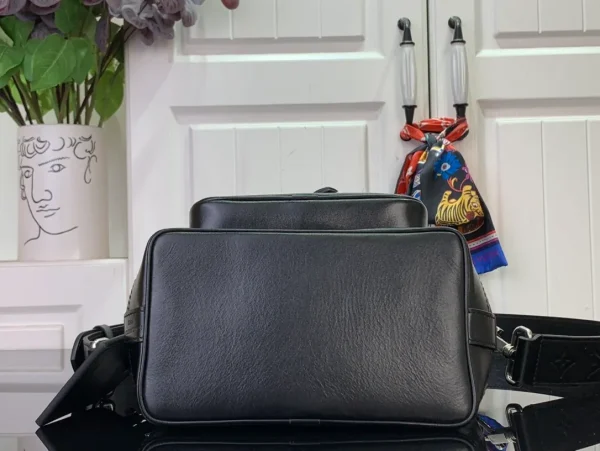 Black Leather Bucket Bag - Image 7