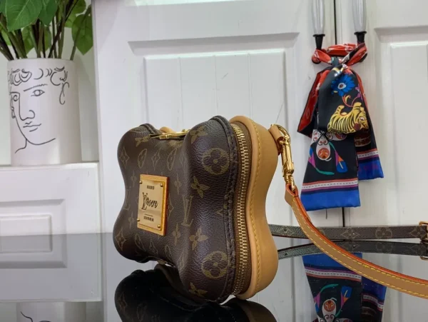 Bone Wearable Wallet Monogram Canvas Bags - Image 3