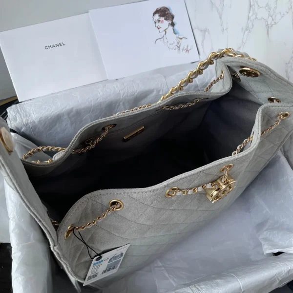 CHANEL 25 Handbag - Image 4