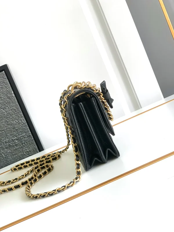 CHANEL Caviar Quilted Chain Link Clutch With Chain Black - Image 4