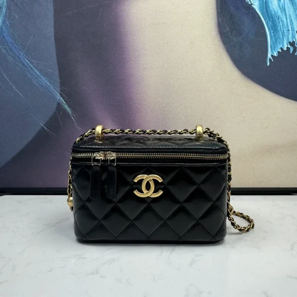 CHANEL Lambskin Enamel Quilted Logo Small Vanity Case With Chain Black - Image 4