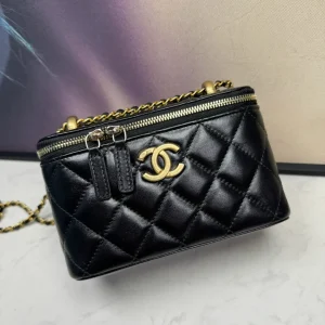 CHANEL Lambskin Enamel Quilted Logo Small Vanity Case With Chain Black