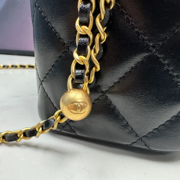 CHANEL Lambskin Enamel Quilted Logo Small Vanity Case With Chain Black - Image 8
