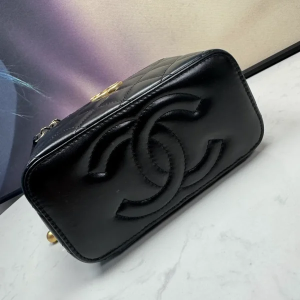 CHANEL Lambskin Enamel Quilted Logo Small Vanity Case With Chain Black - Image 10