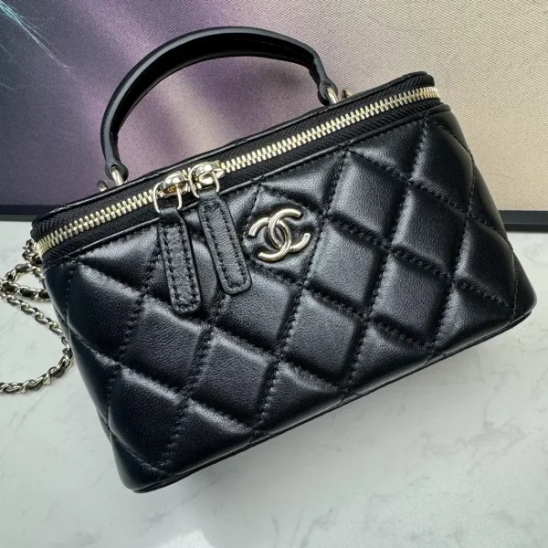 CHANEL Lambskin Grey Top Handle Vanity Case Chain Bag Light Gold Hardware - Image 4