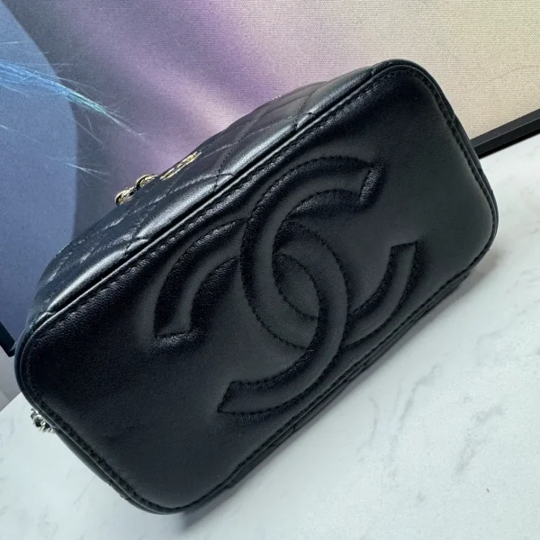 CHANEL Lambskin Grey Top Handle Vanity Case Chain Bag Light Gold Hardware - Image 8
