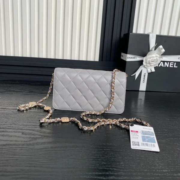 CHANEL Lambskin Pearl Crush Quilted Flap Phone Holder
