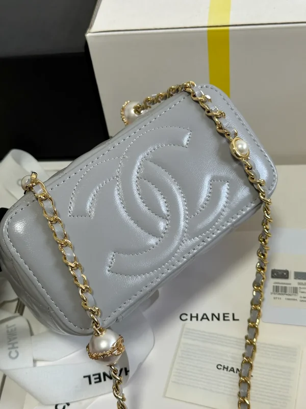 CHANEL Lambskin Quilted Small Pearl Crush Vanity Case With Chain Grey - Image 2