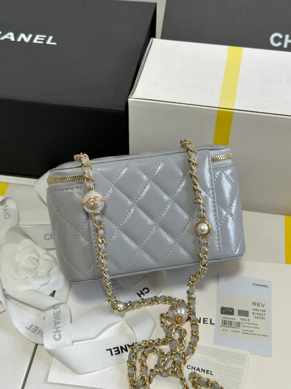 CHANEL Lambskin Quilted Small Pearl Crush Vanity Case With Chain Grey - Image 3
