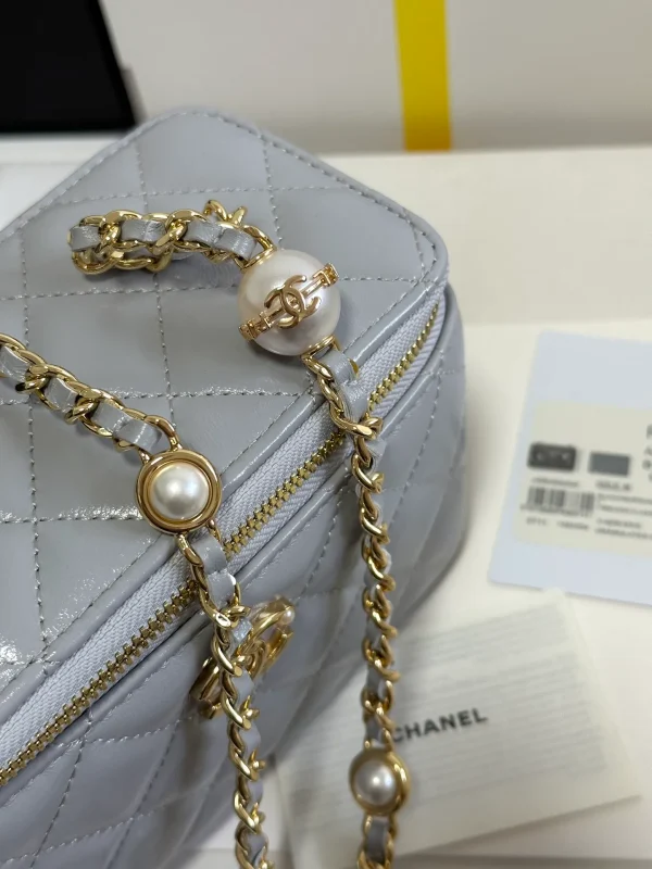 CHANEL Lambskin Quilted Small Pearl Crush Vanity Case With Chain Grey - Image 5