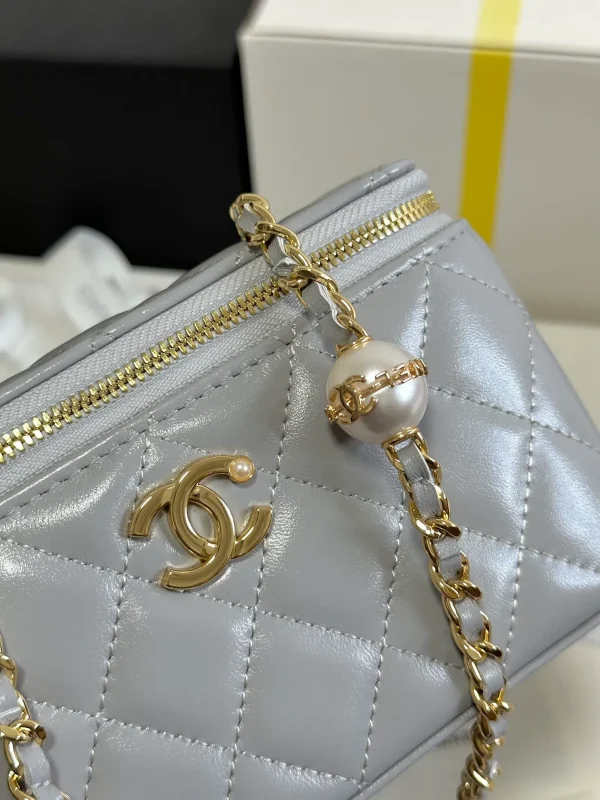 CHANEL Lambskin Quilted Small Pearl Crush Vanity Case With Chain Grey - Image 6
