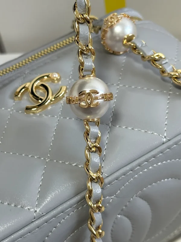 CHANEL Lambskin Quilted Small Pearl Crush Vanity Case With Chain Grey - Image 7