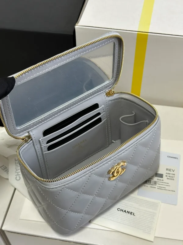 CHANEL Lambskin Quilted Small Pearl Crush Vanity Case With Chain Grey - Image 9