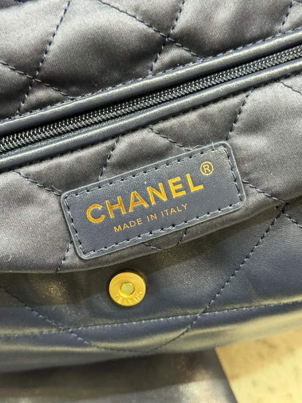 CHANEL Matelasse 22 Mini Chain Shoulder Bag Black - Image 2
