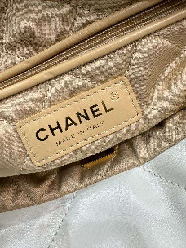 CHANEL Matelasse 22 Mini Chain Shoulder Bag Calfskin White - Image 2