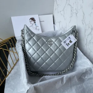 CHANEL Metallic Lambskin Chain Rows Quilted Chain Hobo Silver