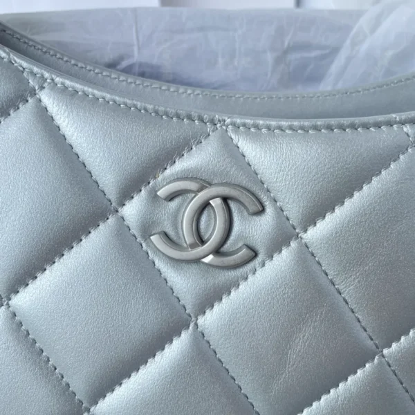 CHANEL Metallic Lambskin Chain Rows Quilted Chain Hobo Silver - Image 5