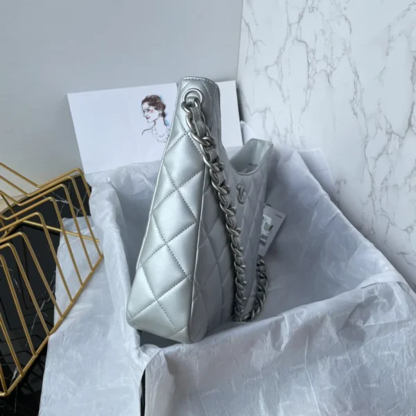 CHANEL Metallic Lambskin Chain Rows Quilted Chain Hobo Silver - Image 6