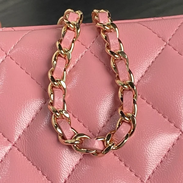 CHANEL Pre-Owned CC Quilted Handbag Pink - Image 4