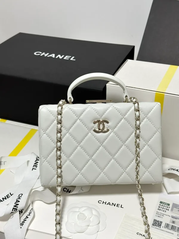 Chanel 22s Vanity White Caviar Gold Hardware - Image 3