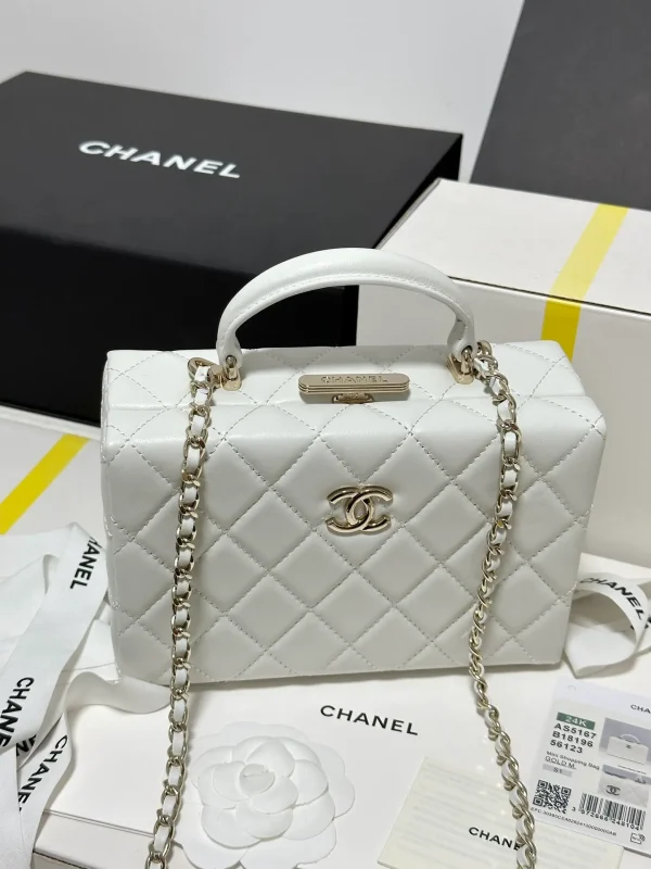 Chanel 22s Vanity White Caviar Gold Hardware - Image 5