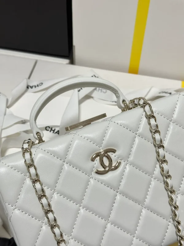 Chanel 22s Vanity White Caviar Gold Hardware - Image 6