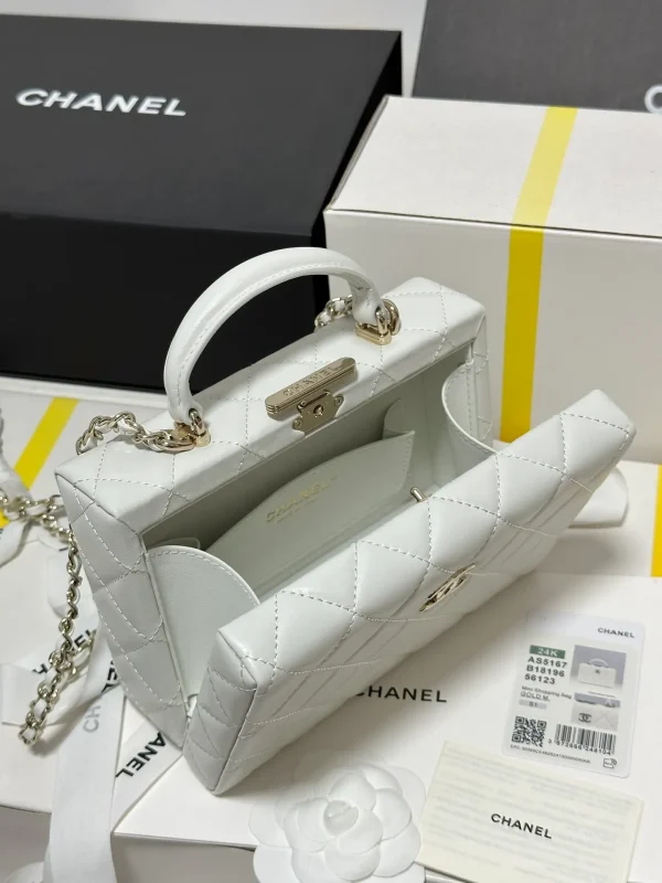 Chanel 22s Vanity White Caviar Gold Hardware - Image 10