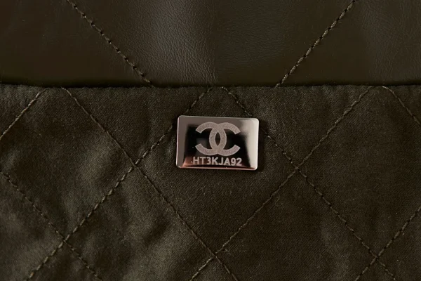 CHANEL Shiny Calfskin Quilted - Image 2