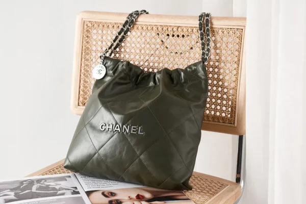 CHANEL Shiny Calfskin Quilted