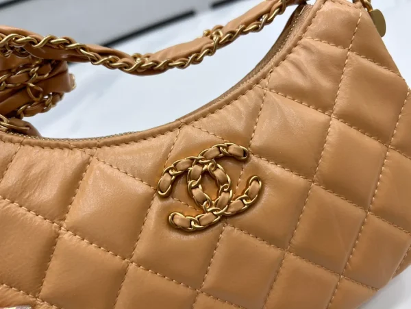 Chanel 19 Hobo Bag Beige Aged Calfskin Brushed Gold Hardware - Image 5