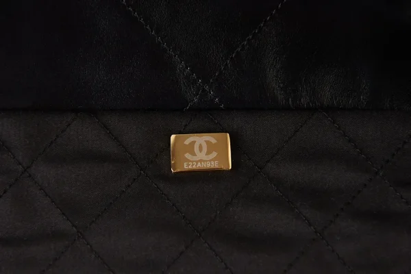 Chanel 22 handbag - Image 10