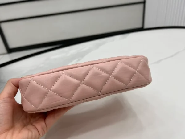 Chanel 22k Hobo Shoulder Bag with Logo Chain Lambskin Pink GHW - Image 9