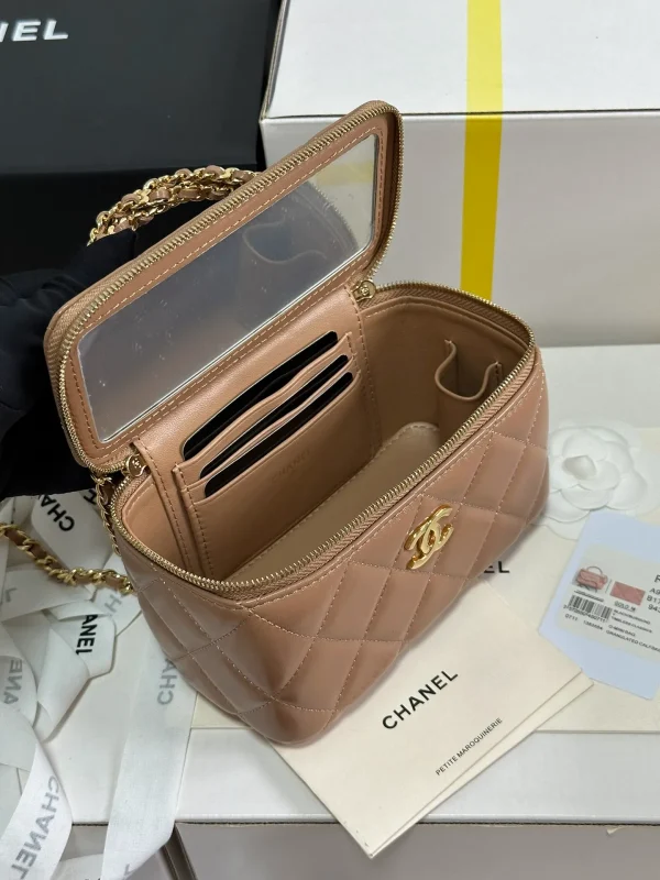 Chanel 22k Vanity Case, Luxury, Bags & Wallets on Carousell - Image 10