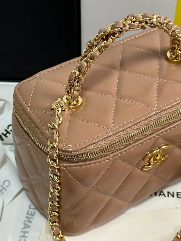 Chanel 22k Vanity Case, Luxury, Bags & Wallets on Carousell - Image 6