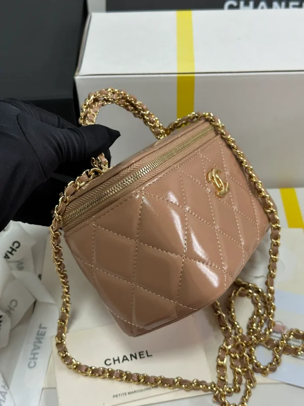 Chanel 22k Vanity Case, Luxury, Bags & Wallets on Carousell - Image 8