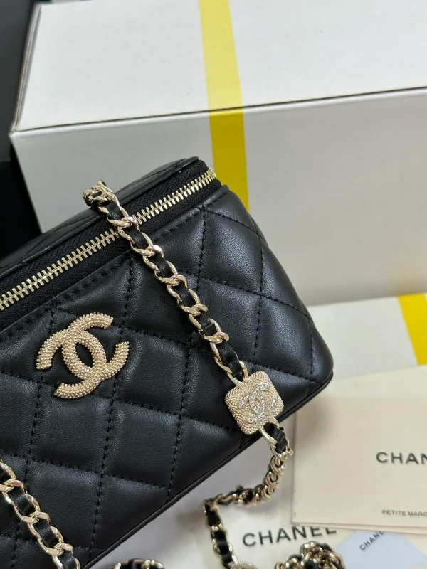Chanel 22s Vanity White Caviar Gold Hardware - Image 2