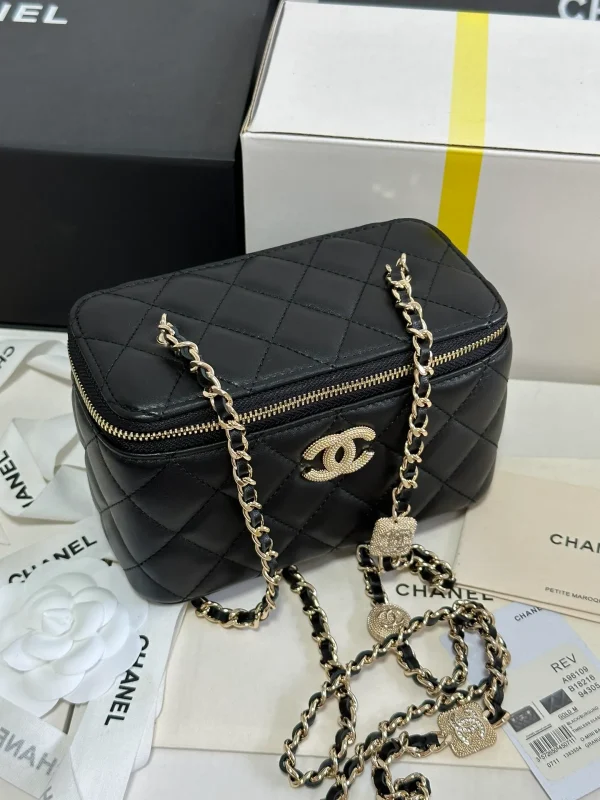 Chanel 22s Vanity White Caviar Gold Hardware - Image 3