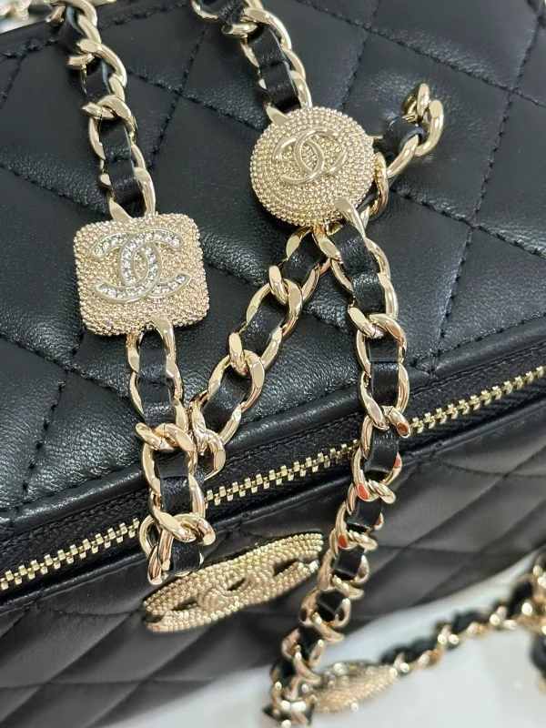 Chanel 22s Vanity White Caviar Gold Hardware - Image 4
