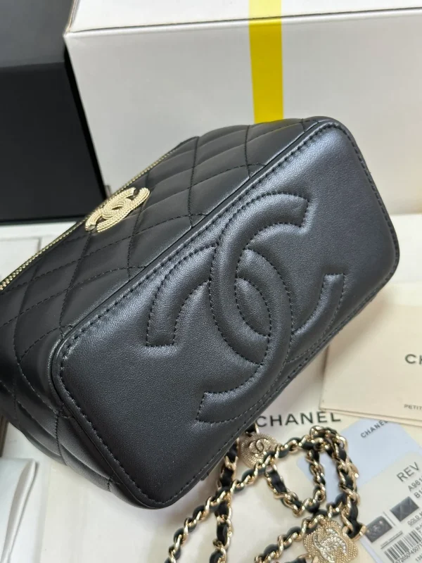 Chanel 22s Vanity White Caviar Gold Hardware - Image 7