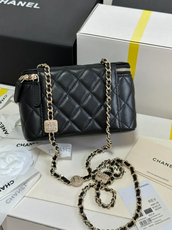 Chanel 22s Vanity White Caviar Gold Hardware - Image 8