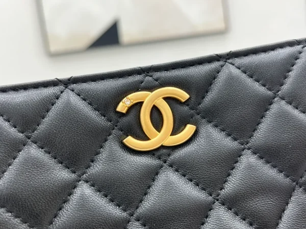 Chanel 23A Black and Gold Lion Emblem Chain Bag - Image 5