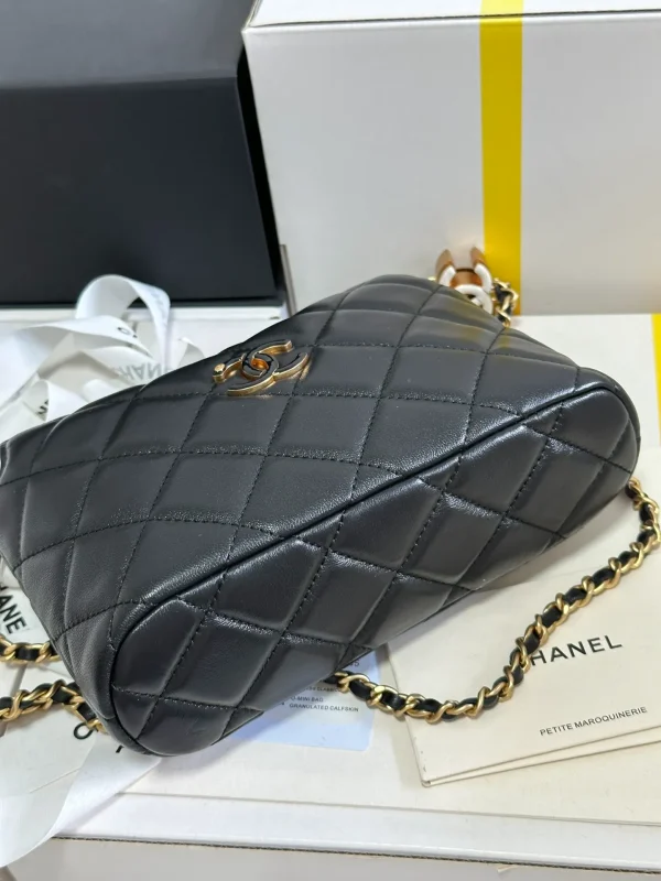 Chanel 23A Hobo Shoulder bag in Black - Image 10