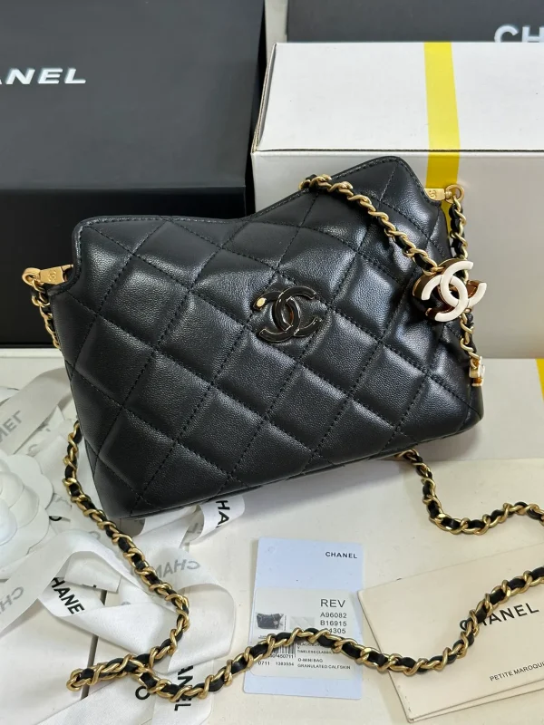 Chanel 23A Hobo Shoulder bag in Black