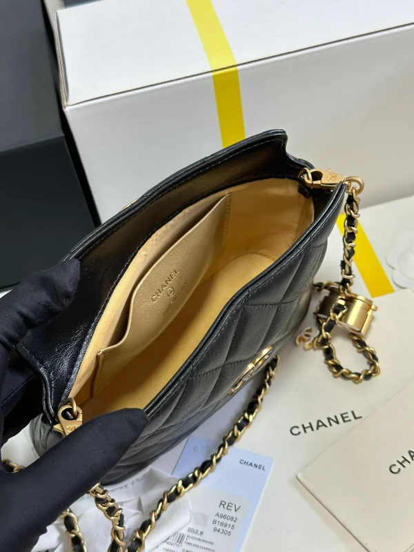 Chanel 23A Hobo Shoulder bag in Black - Image 8