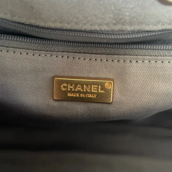 Chanel 25 Hobo Small suede Grey Gold Hardware - Image 11