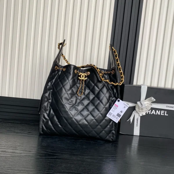 Chanel 25 Small Hobo Bag in Black Caviar