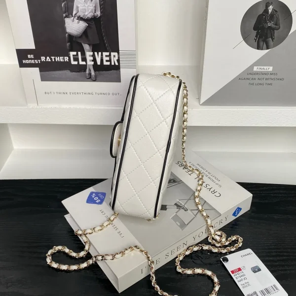 Chanel 25P Camera Bag - Image 7
