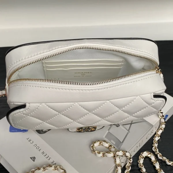 Chanel 25P Camera Bag - Image 9